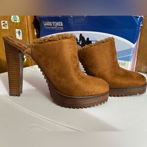 JLO JENNIFER LOPEZ Flory Platform Mule